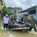 TNI AL Kerahkan Prajurit Evakuasi Korban Terdampak Banjir di Sulsel 