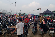 Antusiasme Warga di Pasar Takjil Dadakan di Bojongmangu, Bekasi