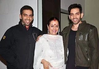 Poonam Sinha Family Husband Son Daughter Father Mother Marriage Photos Biography Profile.