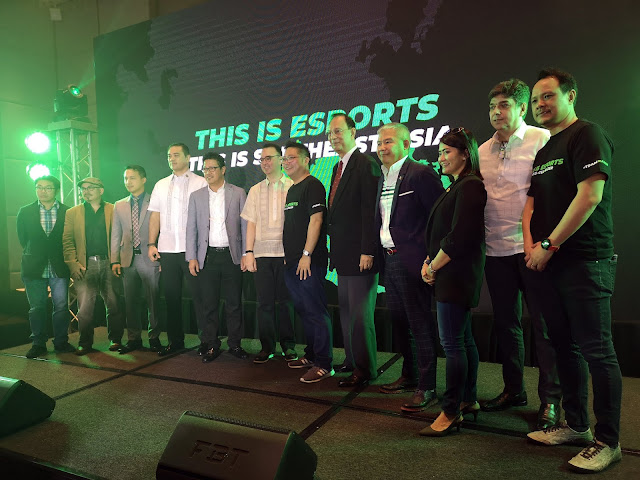 Razer, the leading global lifestyle brand for gamers, and the Philippine SEA Games Organizing Committee (PhilSGOC) are bringing esports to the 2019 SEA Games. The region-wide tournament to be hosted by the Philippines in November 2019 marks the first time in history that esports is recognized as a medal sport in a major event. From L-R: SEA Games Esports Adhoc Committee ESNAP President Joebert Yu and NESFP President Alvin Juban; Mayor of Athletes’ Village Arrey Perez; Chef De Mission Monsour Del Rosario; PhilSGOC Executive Director Ramon Suzara; PhilSGOC Chairman Alan Peter Cayetano; Razer Chief Strategy Officer Li Meng Li; SEA Games Federation Executive Committee Chairman Celso Dayrit; TV5 President Vincent “Chot” Reyes; POC Deputy Secretary General Karen Claire Caballero; POC Membership Committee Robert Bachmann; Razer Global Esports Director David Tse.