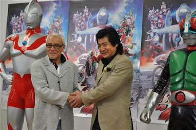 Sussumu Kurobe (Hayata) e Hiroshi Fujioka (Takeshi Hongo) em 2011