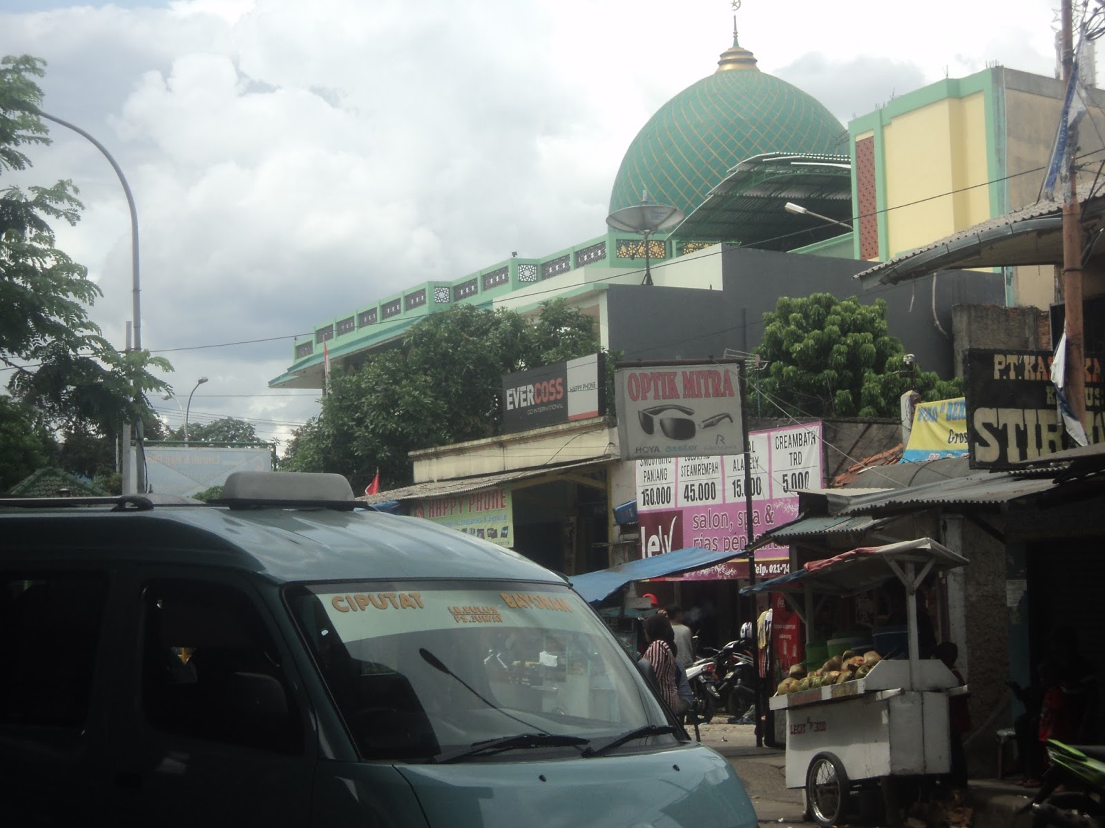 5 Keunikan Pasar Tradisional Yang Mulai Bergeser Dengan Adanya Pasar Modern Dan line