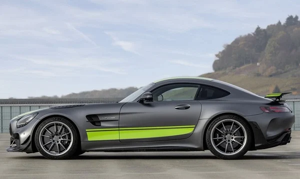 Mercedes-AMG GT R PRO