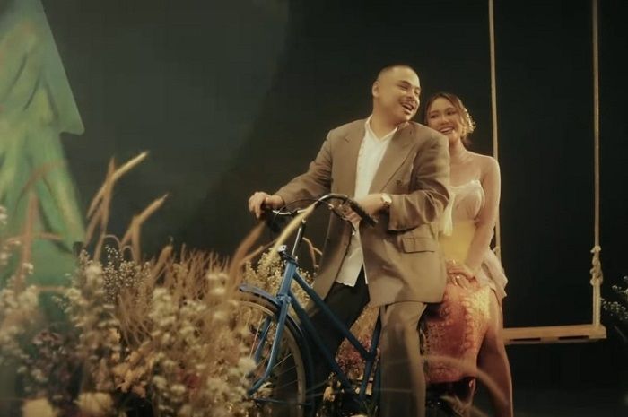 Jatuh Cinta Marion Jola Feat Teza Sumen Soundtrack Film Keluarga Cemara 2