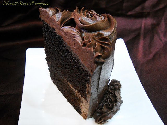 Secuit Rasa: CHOCOLATE BLACKOUT CAKE