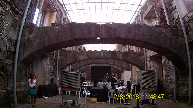 the arched beam of the warehouse