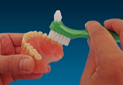 Cách bảo quản răng giả