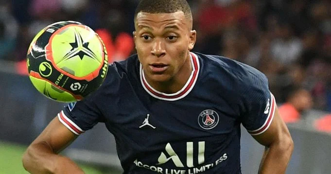 Real Madrid could delay Mbappe move until winter