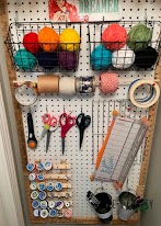Craft Room Pegboard : 31 Pegboard Ideas For Your Craft Room Happily Ever After Etc - A pegboard is a great way to stay organized, whether you're at home or at work.