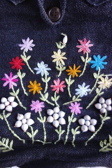 embroidery, embroidered bag, lazy daisy, Bangkok souvenir, blah to TADA, handmade bag, sewing crafts, floral embroidery, flowers