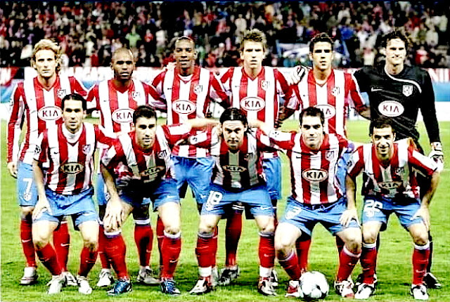 CLUB ATLÉTICO DE MADRID. Temporada 2008-09. Forlán, Sinama-Pongolle, Perea, Camacho, Seitaridis, Leo Franco. Luis García, Álvaro Domínguez, Maniche, Antonio López, Simao. CLUB ATLÉTICO DE MADRID 1 LIVERPOOL F. C. 1. 22/10/2008. Liga de Campeones de la UEFA, fase de grupos, Grupo D, jornada 3. Madrid, estadio Vicente Calderón. GOLES: 0-1: 14’, Robbie Keane. 1-1: 83’, Simao.