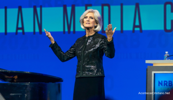 Anne Graham Lotz predicando