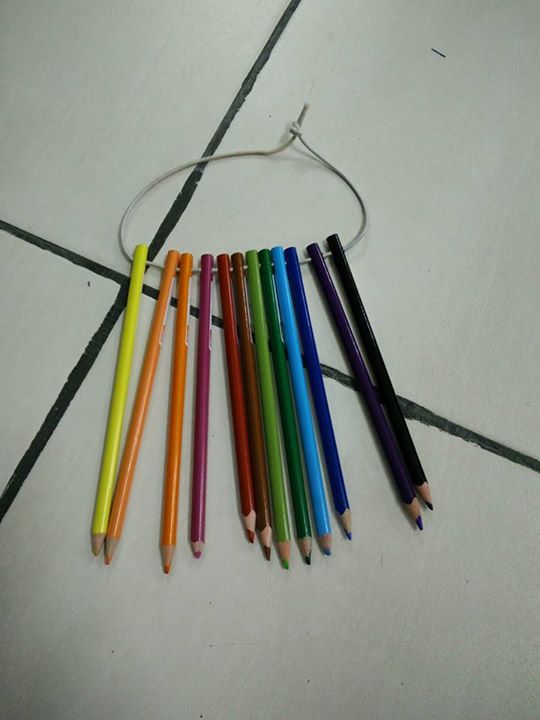 Pensil Warna Anak Selalu Hilang Disekolah? Patut Cuba Ini.