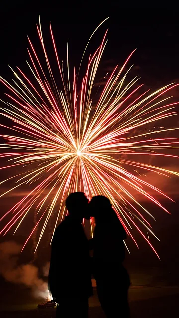 Casal Apaixonado Fogos de Artifício