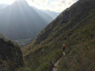 Descending Sentiero 594 toward San Pellegrino.