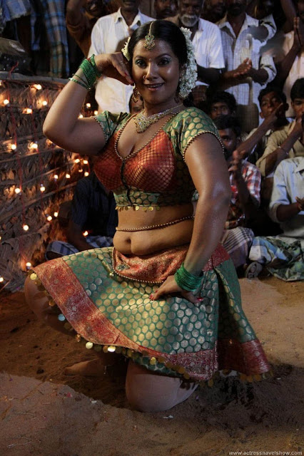 hot tamil aunty navel show