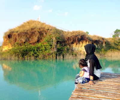 danau biru bekas galian tambang di bintan