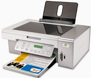 Der Lexmark X4450 bietet neben dem kabellosen und USB-Druck eine Funktionsküche. Es ist auch ein Scanner und Kopierer, und es verarbeitet digitale Medien sehr gut