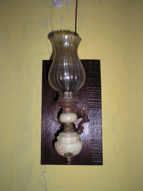 Kios Antik  Cirebon LAMPU  DINDING 