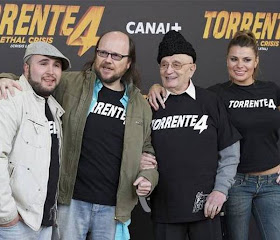 Foto promocional de Torrente 4 con Santiago Segura y Kiko Rivera, entre otros
