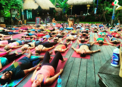 Kanapa Ubud Banyak ada Bule Yoga? Ini jawabannya