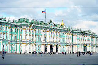 Photo of Winter Palace in St. Petersburg Russia by islandworks at https://pixabay.com/photos/hermitage-st-petersburg-s-2612663/