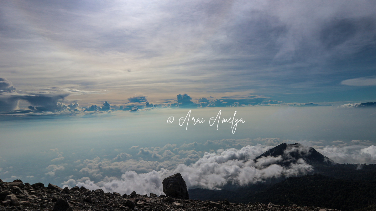 Langit biru di Puncak Welirang