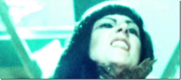 Lady Gaga - Yoü and I.mp4_snapshot_00.38_[2011.08.18_14.15.06]