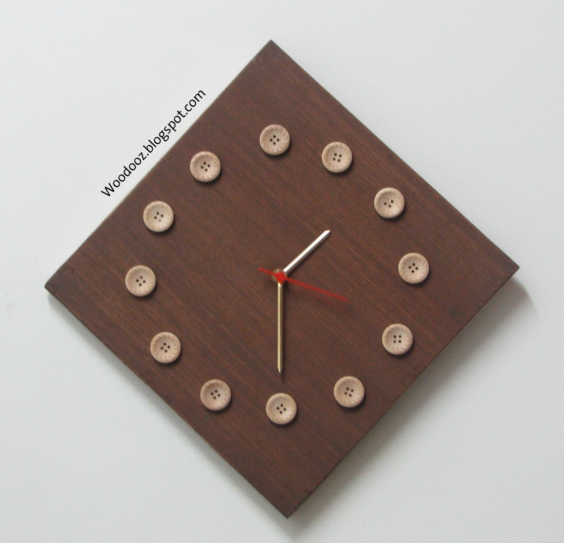 https://blogger.googleusercontent.com/img/b/R29vZ2xl/AVvXsEiywxZVA39HlQ-S4yM9iNFbvbgzsaaHT7mpPi0cMOYjApwyata9B2EIY4bWD3TMBm54KvDPmHMVsoH8pQ9aWhoDX219JxKx0XtlUhHQhBovTlHod0WTQGGEKrae9E1etLyudj7whhhoxvM/s1600/Wooden+DIY+Wall+Clock.JPG