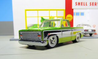 Hot Wheels Red Line Club "Real Riders" '83 Chevy Silverado