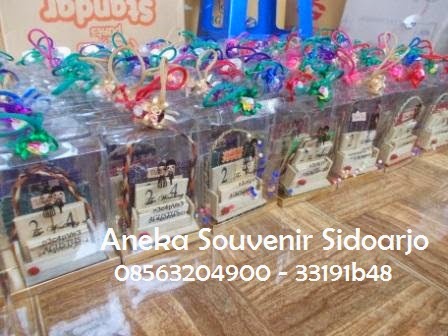 souvenir kalender surabaya, souvenir kalneder abadi, souvenir kalender sidoarjo, souvenir kalender kayu, souvenir kalender gresik, mojokerto