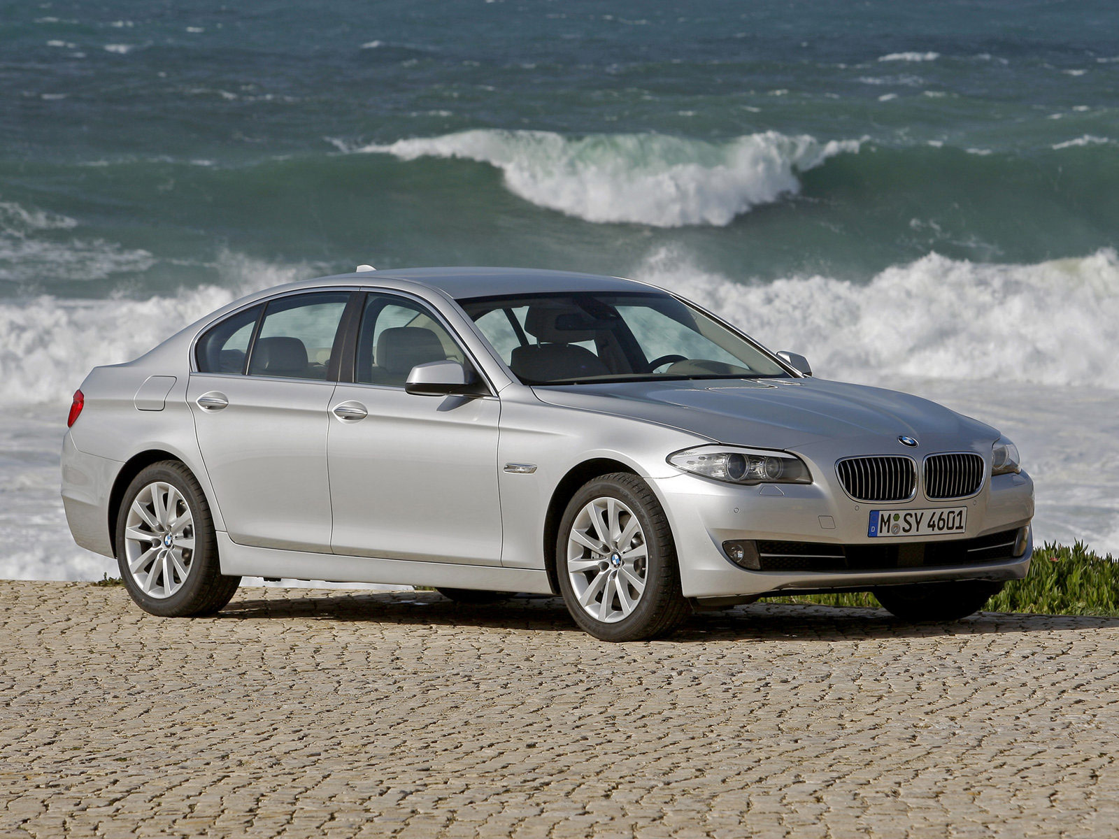 2011 BMW 5-Series Desktop Wallpapers