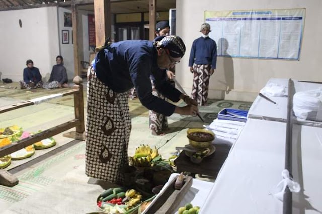 Ritual Jamasan Pusaka Ki Demang Wonopawira Yang Berusia Ratusan Tahun