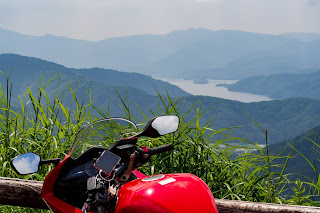 東鉢山七曲から桧原湖を望む