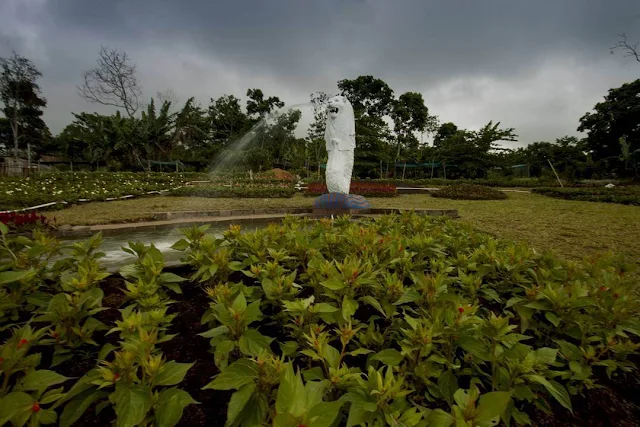 patung merlion taman bunga celosia