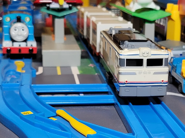 Plarail EF60，19号机，和平号配色，绝版车。