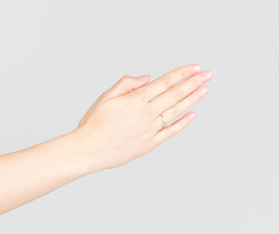 Porter une bague à la main droite, ce que cela signifie en réalité