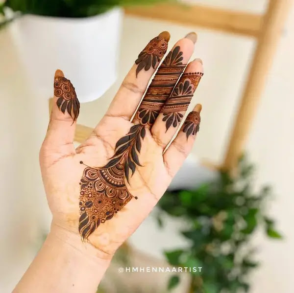 Stylish-leaves-henna-design