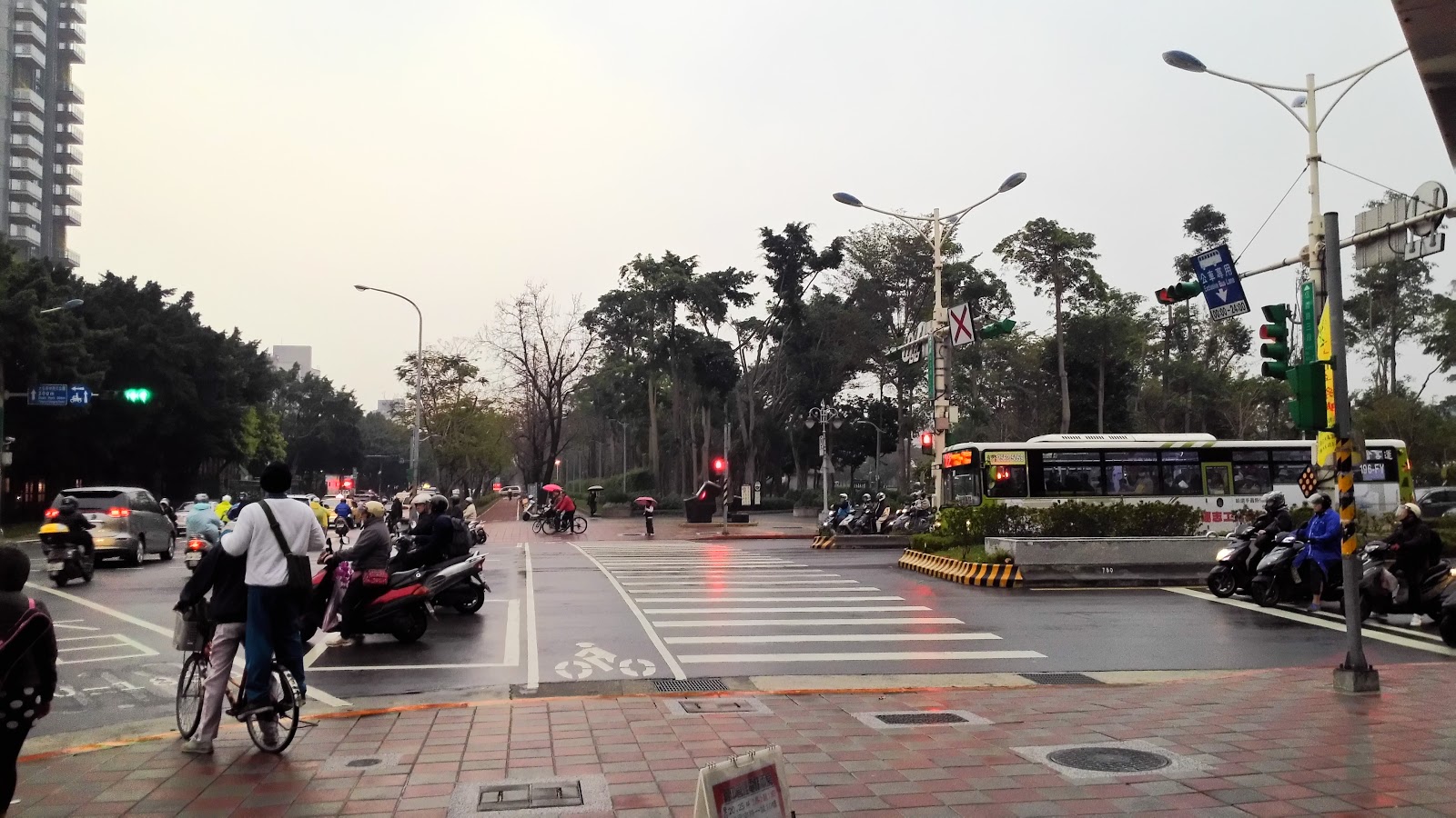 Coding 大安森林公園站與建國花市