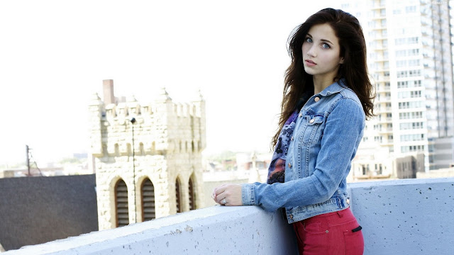 emily rudd hot HD full screen wallpapers