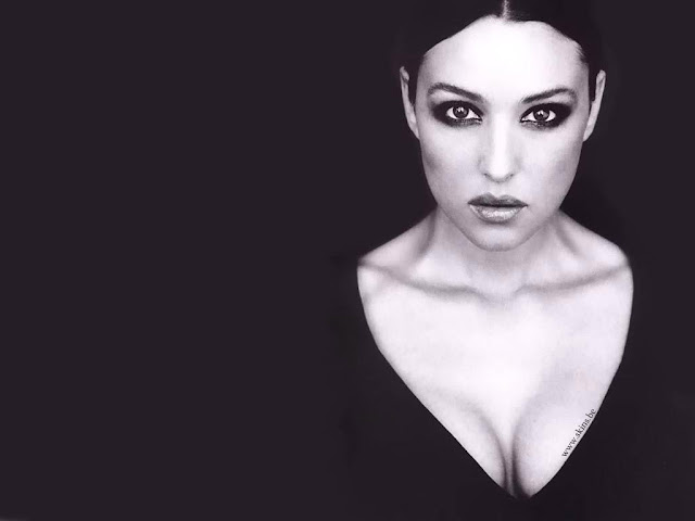 Sexy Italian Actress Monica Bellucci Hot Wallpapers