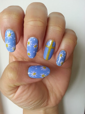 Midsummer Nail Art, Flowers and Swedish Flag Manicure