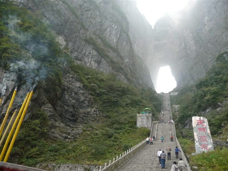 heavens-gate-3
