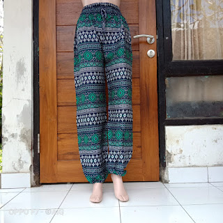 Model Celana Aladin Katun Bali Motif Kekinian