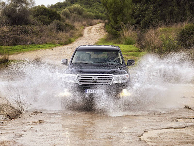 2012 Toyota Land Cruiser Standard Resolution Wallpaper 6