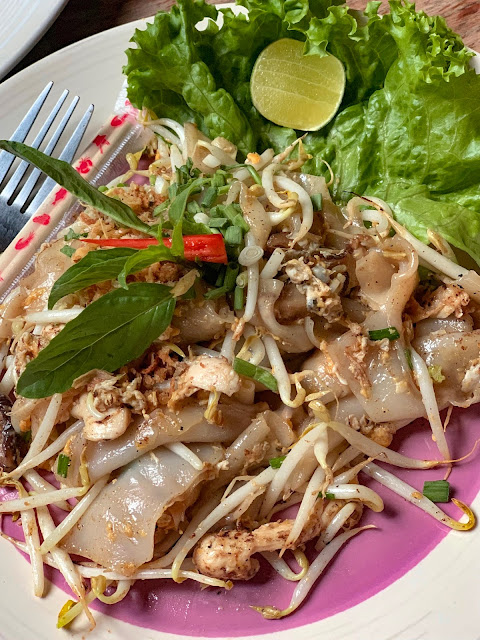 Planujesz pobyt w Bangkoku? Chciałbyś zjeść dobry pad thai? Zapraszam do mnie. Powiem Ci, gdzie zjeść dobry pad thai w Bangkoku.