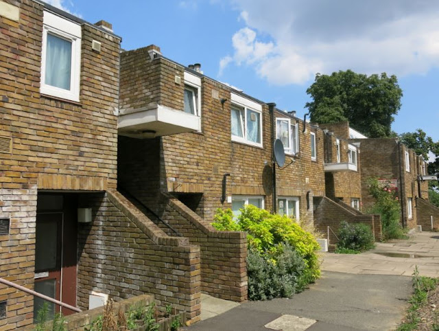 Cressingham Gardens, Tulse Hill, image via municipaldreams.wordpress.com