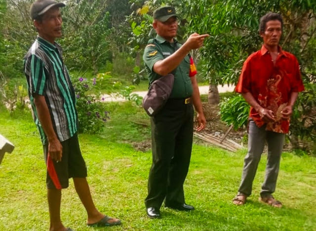 Wujudkan Kemanunggalan TNI dengan Rakyat, Babinsa Jesben Hutagalung Komsos dengan Warga 