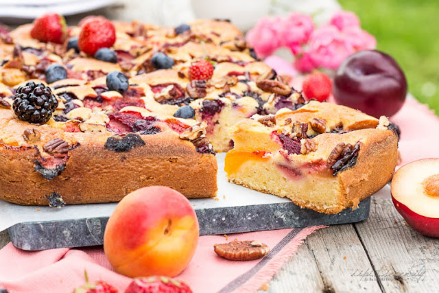 Pflaumen-Beeren-Maismehl-Blechkuchen -  ich backs mir