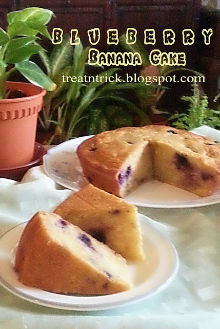 Bluebery Banana Cake Recipe @ treatntrick.blogspot.com